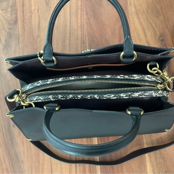 Coach Mason Caryall in black smooth leather with snakeskin detail - Picture 6 of 10